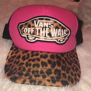 Vans “OFF THE WALL “ pink/blk/ leopard Trucker Hat